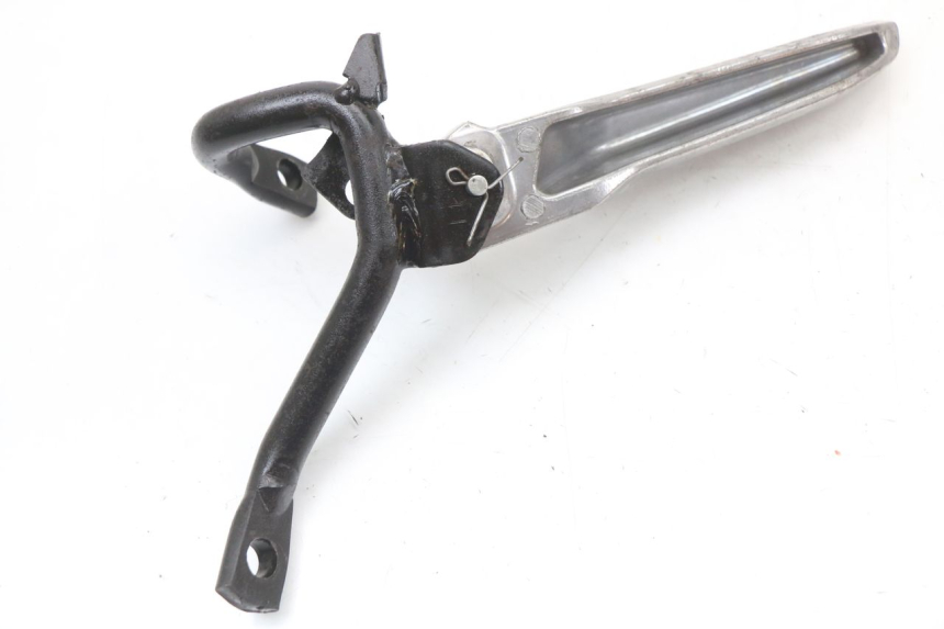 photo de PLATINE CALE PIED ARRIERE DROIT JONWAY AZTRAL 125 (2008 - 2017) - Gros plan technique