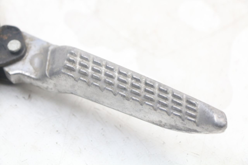 photo de PLATINE CALE PIED ARRIERE DROIT JONWAY AZTRAL 125 (2008 - 2017) - Autre angle de vue