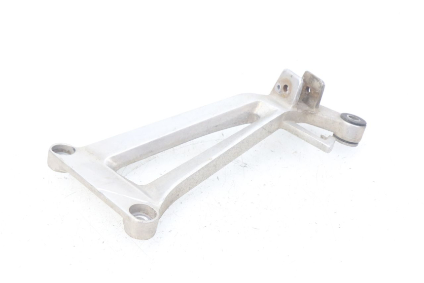 photo de PLATINE CALE PIED ARRIERE DROIT HONDA CBR R 125 (2003 - 2006) - Autre angle de vue