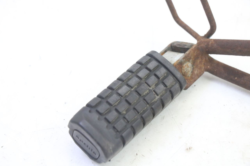 photo de PLATINE CALE PIED ARRIERE DROIT APRILIA ETX 125 (1998 - 2002) - Détail de la pièce