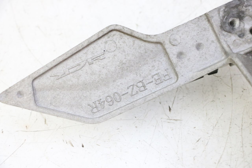 photo de PLATINE CALE PIED ARRIERE DROIT STAHO FH 50 (2018 - 2019) - Zoom état d’usage