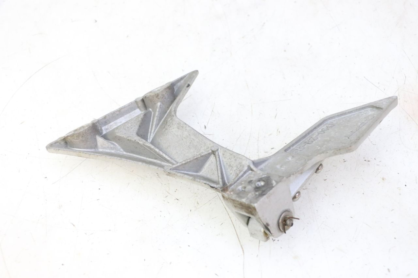 photo de PLATINE CALE PIED ARRIERE DROIT STAHO FH 50 (2018 - 2019) - Gros plan technique