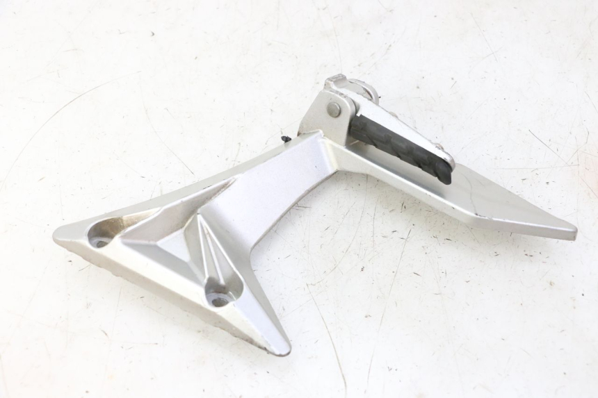 photo de PLATINE CALE PIED ARRIERE DROIT STAHO FH 50 (2018 - 2019) - Points de fixation