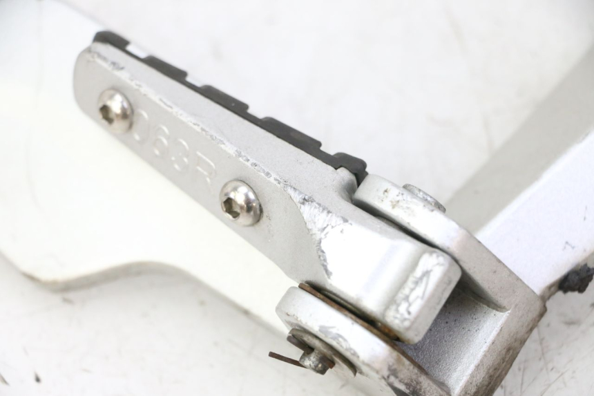 photo de PLATINE CALE PIED ARRIERE DROIT STAHO FH 50 (2018 - 2019) - État de surface