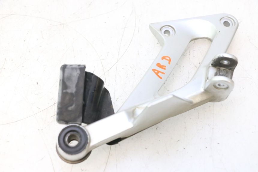 photo de PLATINE CALE PIED ARRIERE DROIT YAMAHA FJR 1300 (2001 - 2005) - Détail de la pièce