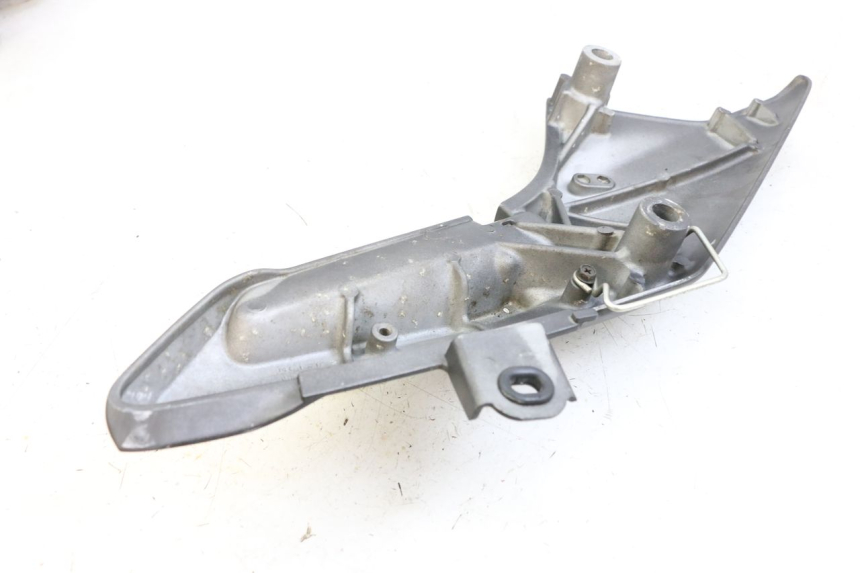 photo de PLATINE CALE PIED ARRIERE DROIT HONDA FJS SILVER WING SILVERWING 400 (2005 - 2008) - Autre angle de vue