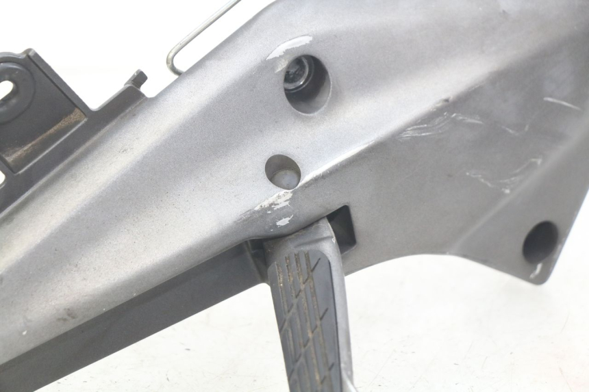 photo de PLATINE CALE PIED ARRIERE DROIT HONDA FJS SILVERWING SILVER WING 400 (2009 - 2016) - Vue d’ensemble