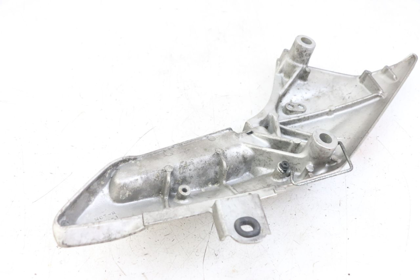 photo de PLATINE CALE PIED ARRIERE DROIT HONDA FJS SILVERWING SILVER WING 600 (2001 - 2010) - Gros plan technique