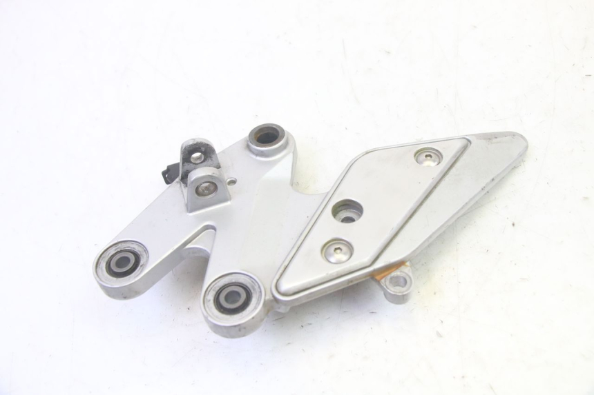 photo de PLATINE CALE PIED ARRIERE DROIT YAMAHA FZ6 N FAZER 600 (2004 - 2006) - Autre angle de vue