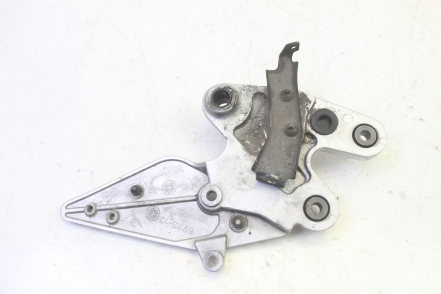 photo de PLATINE CALE PIED ARRIERE DROIT YAMAHA FZ6 N FAZER 600 (2004 - 2006) - Vue d’ensemble