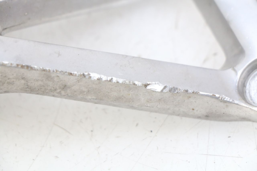 photo de PLATINE CALE PIED ARRIERE DROIT YAMAHA FZS FAZER 600 (1998 - 2001) - Zoom état d’usage