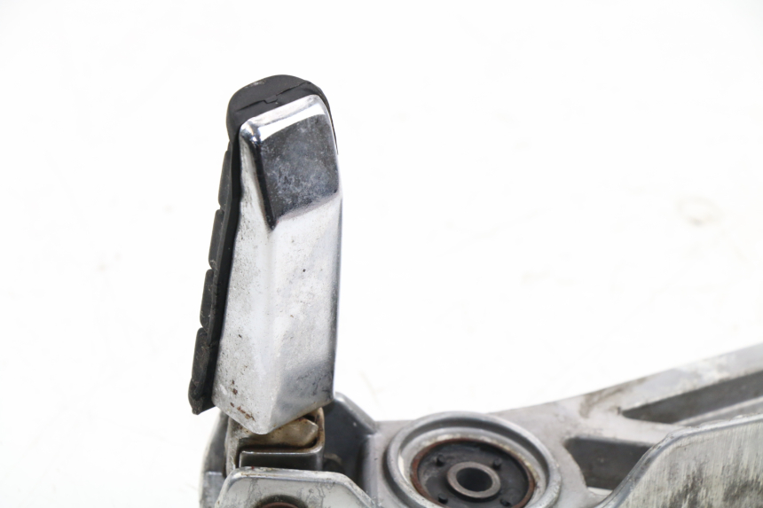 photo de PLATINE CALE PIED ARRIERE DROIT YAMAHA FZX FAZER 750 (1987 - 1998) - Zoom qualité