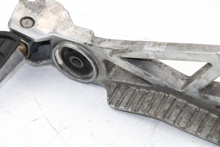 photo de PLATINE CALE PIED ARRIERE DROIT YAMAHA FZX FAZER 750 (1987 - 1998) - Zoom état d’usage