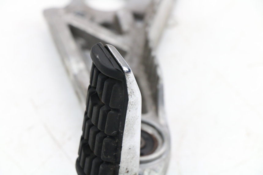 photo de PLATINE CALE PIED ARRIERE DROIT YAMAHA FZX FAZER 750 (1987 - 1998) - État de surface
