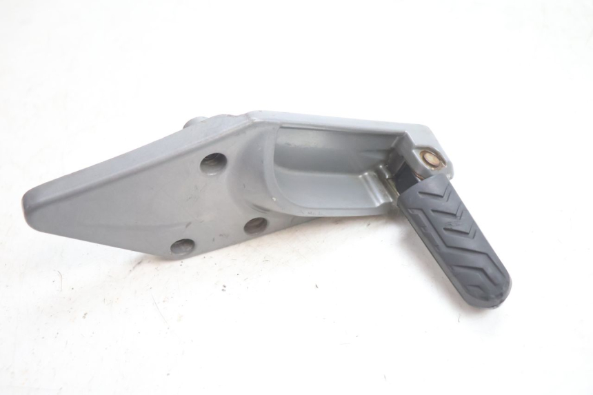 photo de PLATINE CALE PIED ARRIERE DROIT GILERA GP 800 (2007 - 2013) - Vue principale
