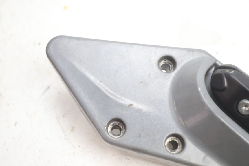 photo de PLATINE CALE PIED ARRIERE DROIT GILERA GP 800 (2007 - 2013) - Vue d’ensemble