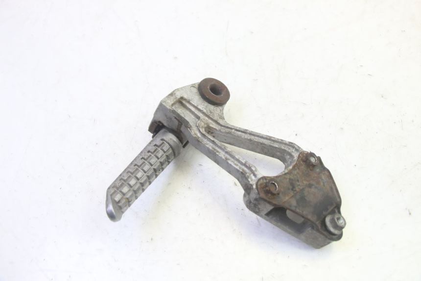 photo de PLATINE CALE PIED ARRIERE DROIT KAWASAKI GPX R WARBIRD 600 (1988 - 1993) - Gros plan technique