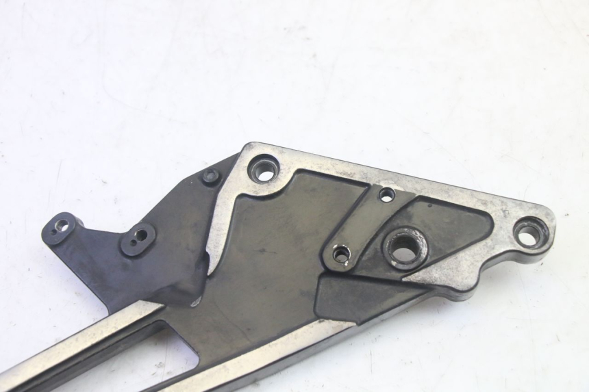 photo de PLATINE CALE PIED ARRIERE DROIT KAWASAKI GPZ RX 1000 (1986 - 1988) - Zoom état d’usage