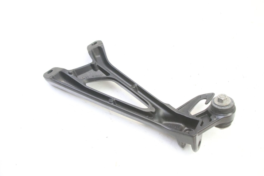 photo de PLATINE CALE PIED ARRIERE DROIT SUZUKI GSR 750 (2011 - 2017) - Autre angle de vue