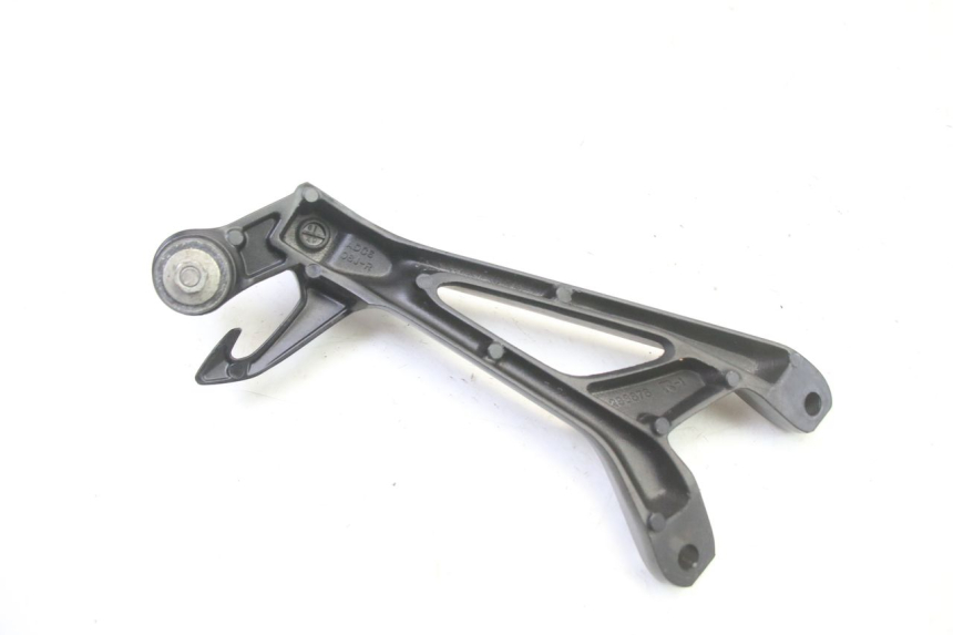 photo de PLATINE CALE PIED ARRIERE DROIT SUZUKI GSR 750 (2011 - 2017) - Gros plan technique