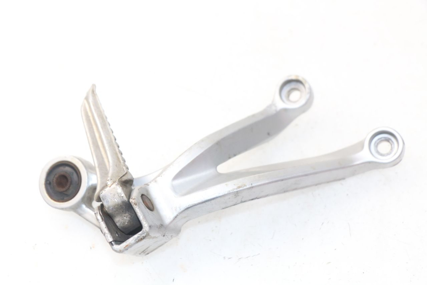 photo de PLATINE CALE PIED ARRIERE DROIT SUZUKI GSX-R GSXR 600 (2001 - 2003) - Zoom état d’usage