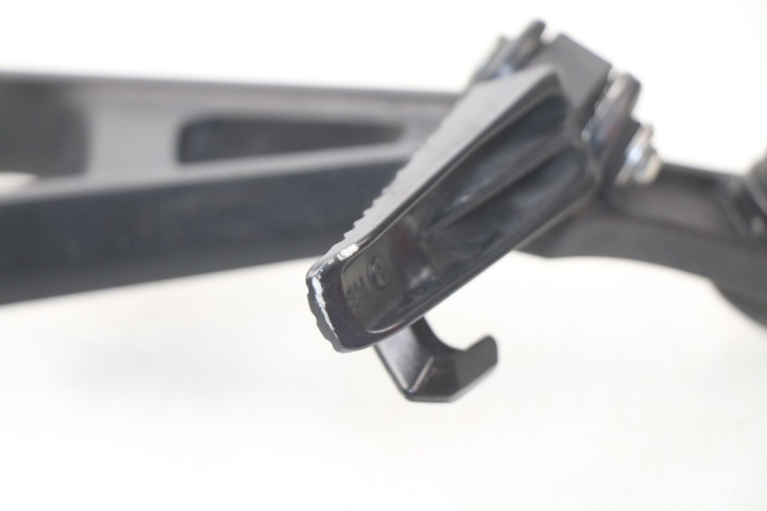 photo de PLATINE CALE PIED ARRIERE DROIT SUZUKI GSX-R GSXR K16 1000 (2012 - 2016) - Autre angle de vue