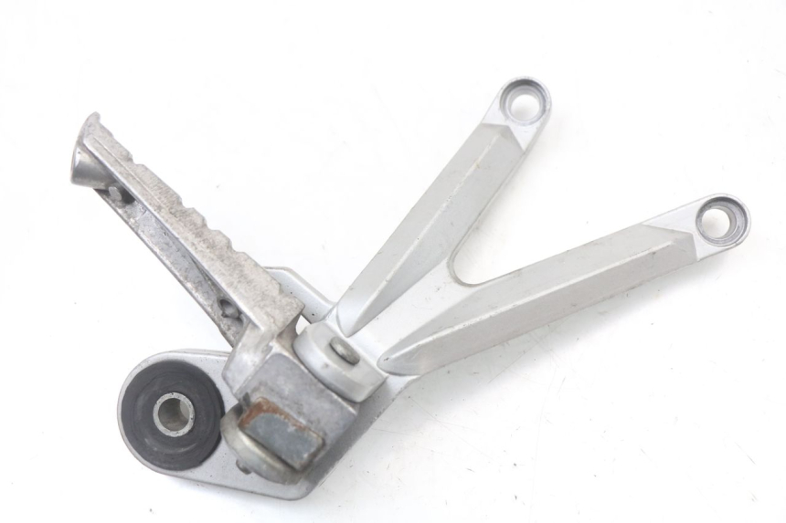 photo de PLATINE CALE PIED ARRIERE DROIT HYOSUNG GTR 125 (2006 - 2008) - Vue principale