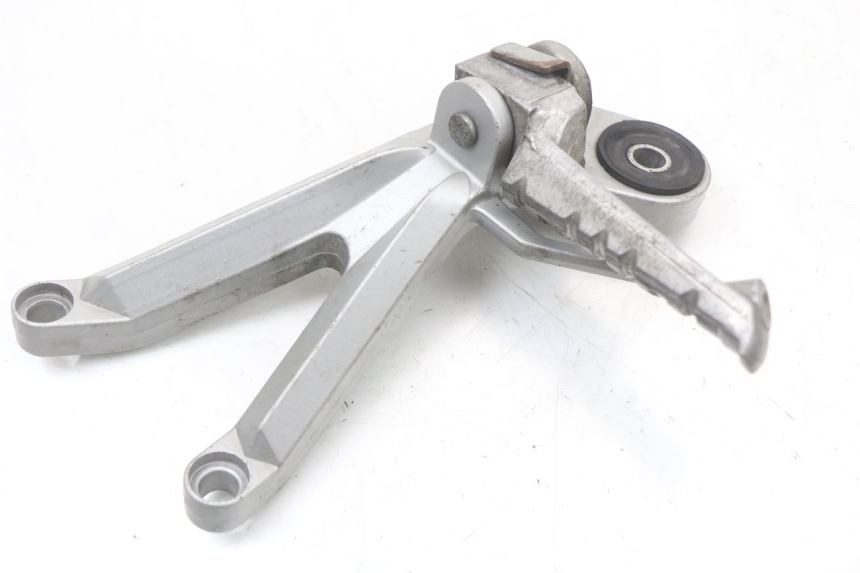 photo de PLATINE CALE PIED ARRIERE DROIT HYOSUNG GTR 125 (2006 - 2008) - Zoom état d’usage