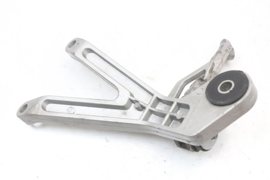 photo de PLATINE CALE PIED ARRIERE DROIT HYOSUNG GTR 125 (2006 - 2008) - Vue d’ensemble