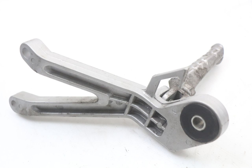 photo de PLATINE CALE PIED ARRIERE DROIT HYOSUNG GTR 125 (2006 - 2008) - État de surface