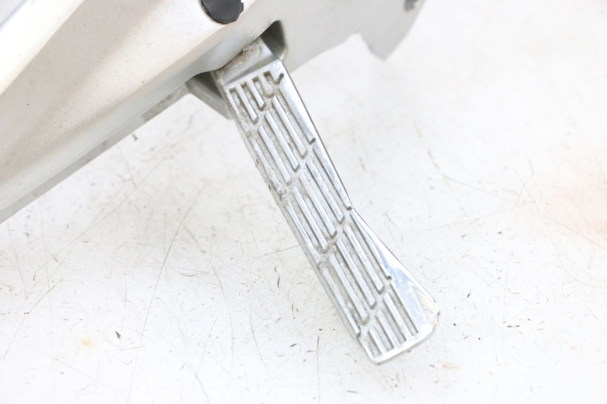 photo de PLATINE CALE PIED ARRIERE DROIT JM MOTORS GTS 125 (2015 - 2019) - Autre angle de vue