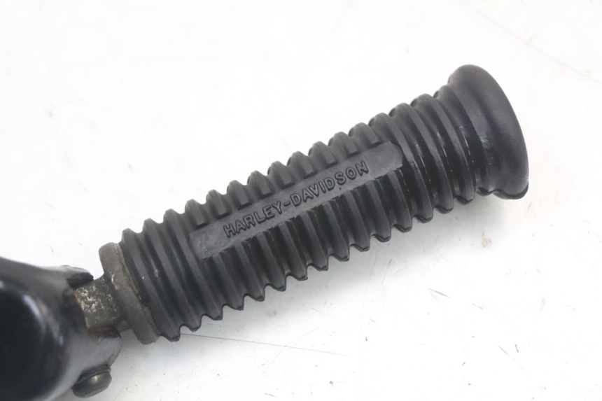 photo de PLATINE CALE PIED ARRIERE DROIT HARLEY DAVIDSON SPORTSTER XL CUSTOM 883 (1999 - 2006) - État de surface