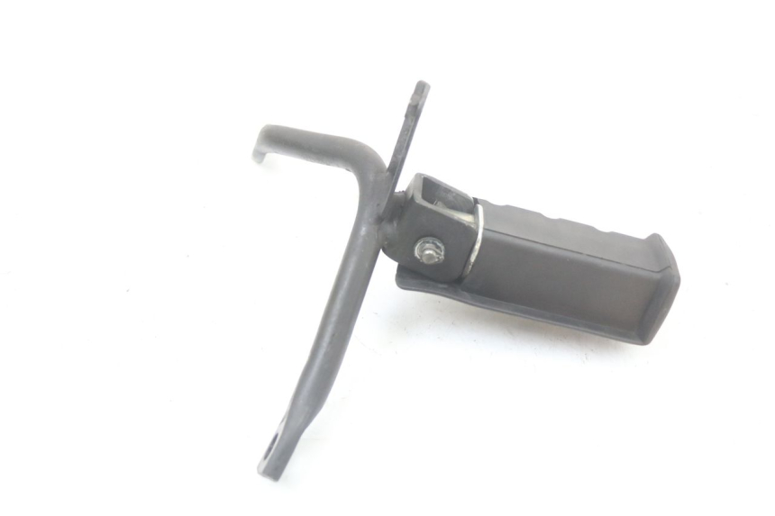 photo de PLATINE CALE PIED ARRIERE DROIT HONDA NES AROBASE 125 (2000 - 2003) - Gros plan technique