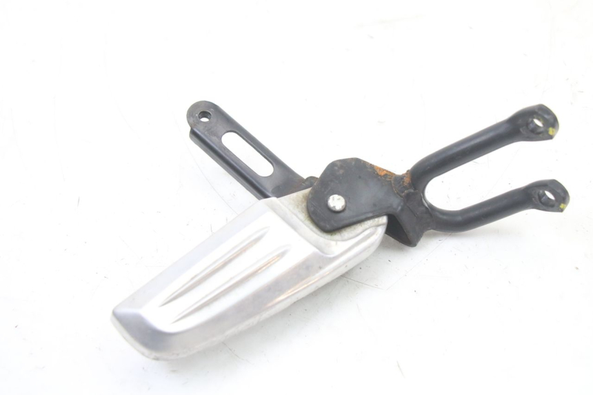 photo de PLATINE CALE PIED ARRIERE DROIT HONDA PCX (JF57/JF64) 125 (2014 - 2018) - Gros plan technique