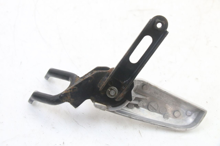 photo de PLATINE CALE PIED ARRIERE DROIT HONDA PCX (JF57/JF64) 125 (2014 - 2018) - Points de fixation