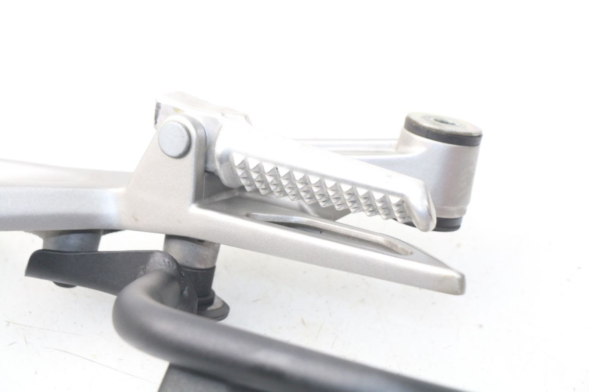 photo de PLATINE CALE PIED ARRIERE DROIT HONDA INTEGRA NC D 750 (2016 - 2018) - Détail de la pièce