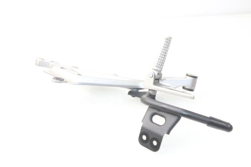 photo de PLATINE CALE PIED ARRIERE DROIT HONDA INTEGRA NC D 750 (2016 - 2018) - Gros plan technique