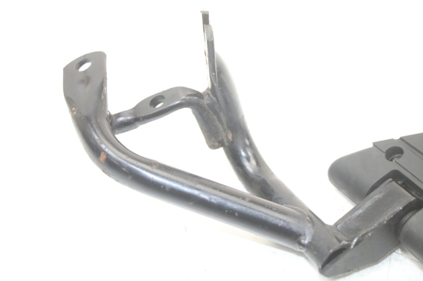 photo de PLATINE CALE PIED ARRIERE DROIT KYMCO PEOPLE S 125 (2000 - 2008) - Détail de la pièce