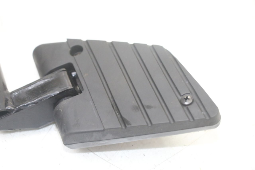 photo de PLATINE CALE PIED ARRIERE DROIT KYMCO PEOPLE S 125 (2000 - 2008) - Zoom état d’usage