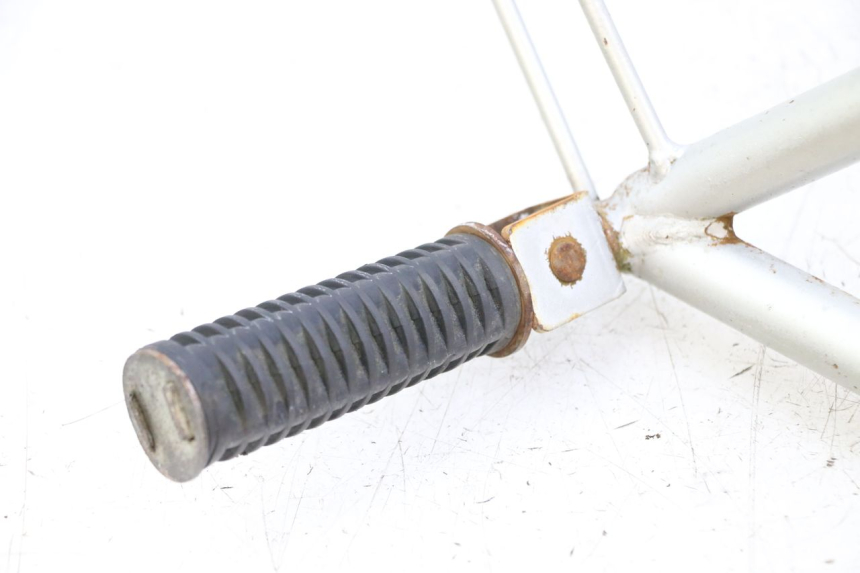 photo de PLATINE CALE PIED ARRIERE DROIT KYMCO STRYKER OFF ROAD 125 (1999 - 2005) - Points de fixation