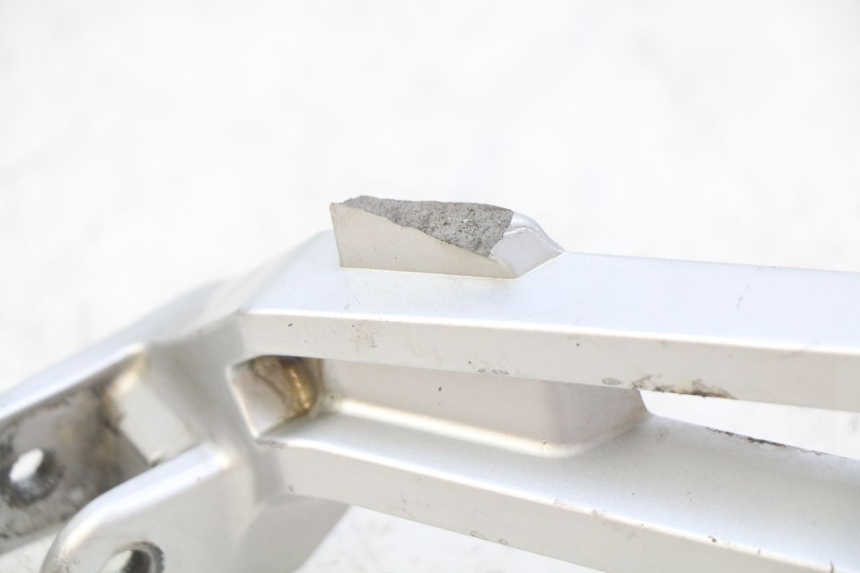 photo de PLATINE CALE PIED ARRIERE DROIT YAMAHA MT ABS 125 (2014 - 2018) - Zoom état d’usage