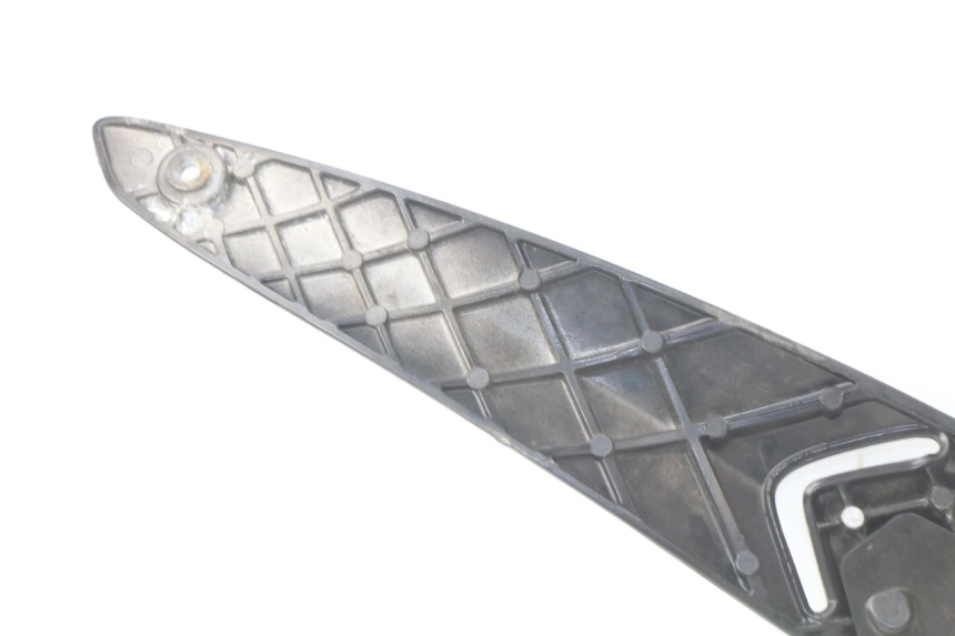 photo de PLATINE CALE PIED ARRIERE DROIT GILERA NEXUS 125 (2009 - 2013) - Gros plan technique