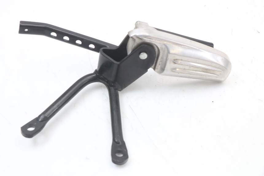 photo de PLATINE CALE PIED ARRIERE DROIT HONDA PCX (JF28) 125 (2009 - 2011) - Gros plan technique