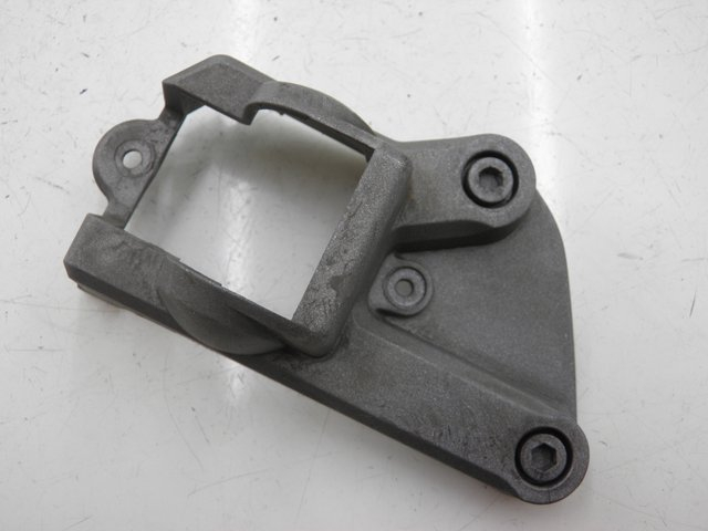 photo de PLATINE CALE PIED ARRIERE DROIT PEUGEOT JET FORCE CARBU 50 (2003 - 2016) - Vue principale