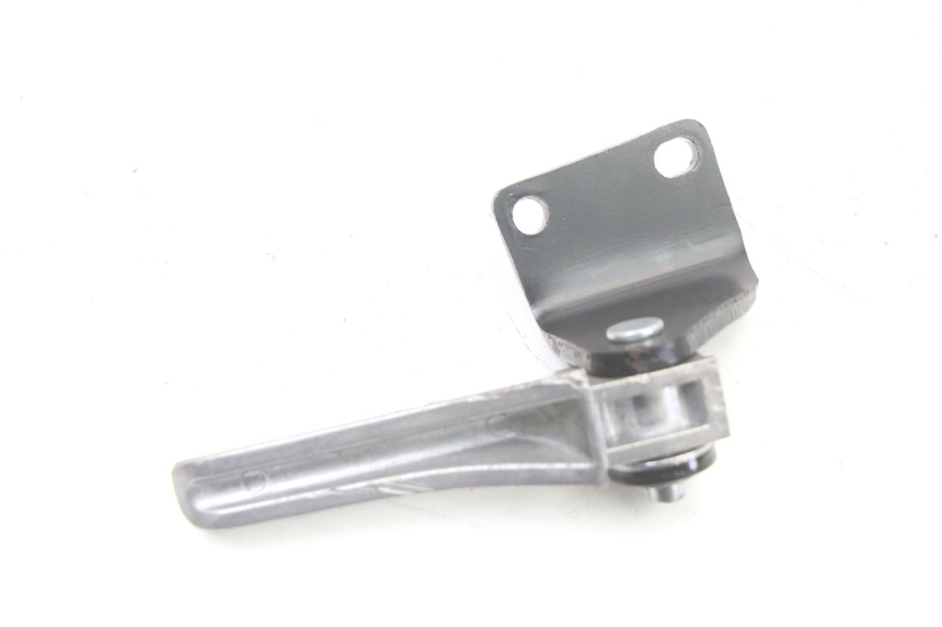 photo de PLATINE CALE PIED ARRIERE DROIT PIAGGIO NRG POWER PUREJET 50 (2018 - 2021) - Gros plan technique