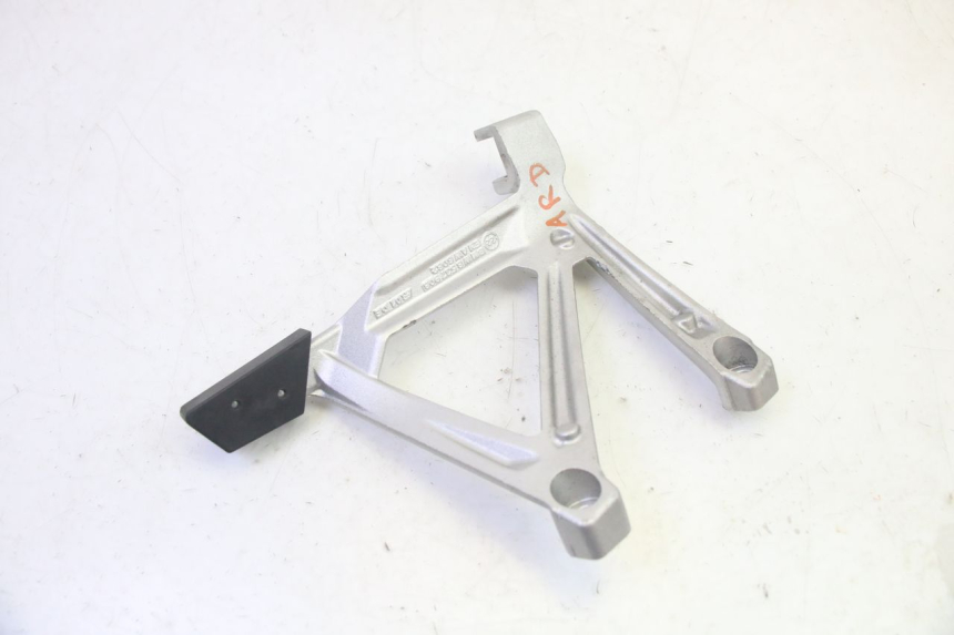 photo de PLATINE CALE PIED ARRIERE DROIT BMW R GS 1250 (2021 - 2024) - Autre angle de vue