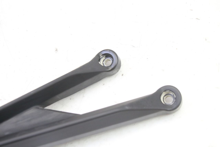 photo de PLATINE CALE PIED ARRIERE DROIT MAG POWER R-STREET 50 (2016 - 2025) - Zoom état d’usage