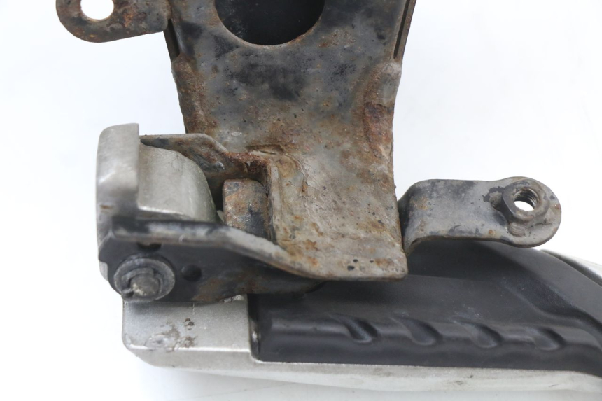 photo de PLATINE CALE PIED ARRIERE DROIT HONDA SH ABS 125 (2012 - 2017) - Points de fixation