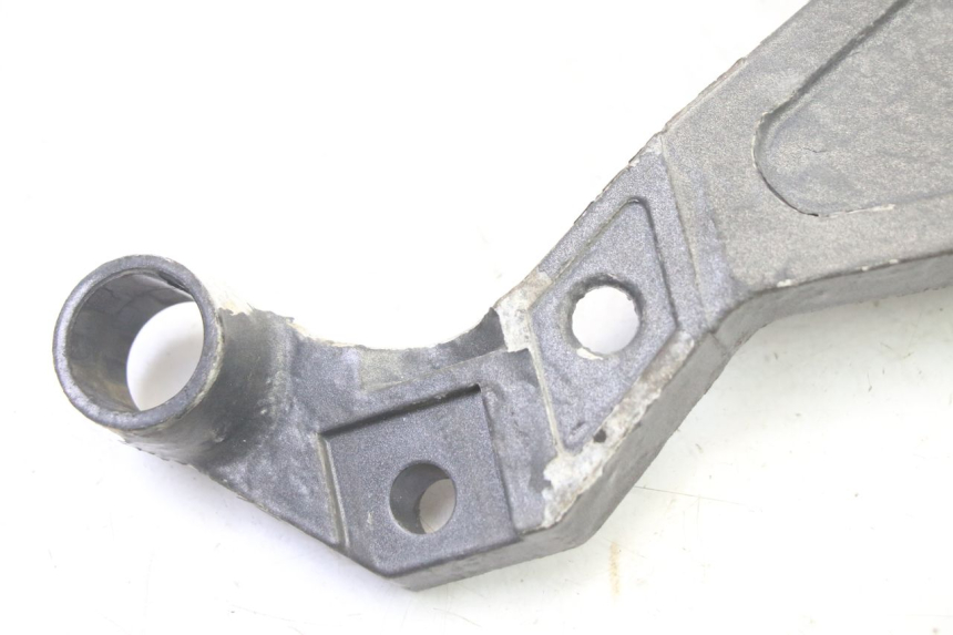 photo de PLATINE CALE PIED ARRIERE DROIT TRIUMPH SPRINT 900 (1995 - 1998) - Zoom état d’usage