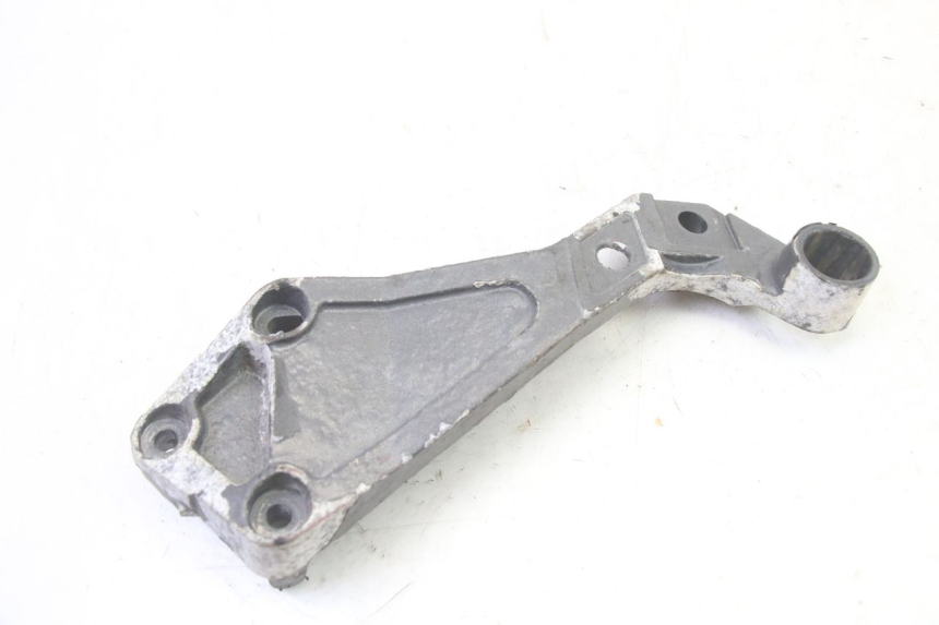 photo de PLATINE CALE PIED ARRIERE DROIT TRIUMPH SPRINT 900 (1995 - 1998) - Vue d’ensemble